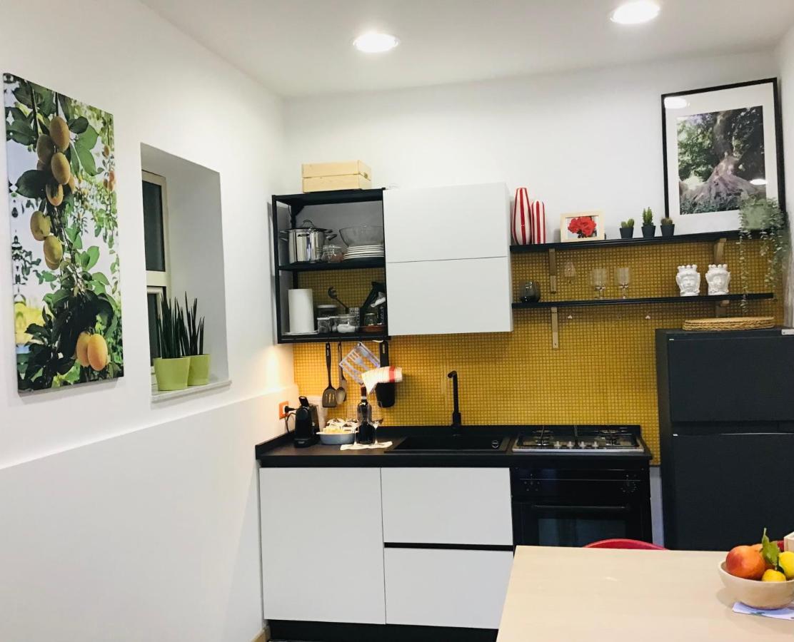 Lavica Di Mezzo Apartments 카타니아 외부 사진